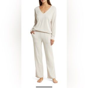 Barefoot Dreams®
Cozy Chic™ Ultra Lite® Long Sleeve Lounge Shirt & Pants